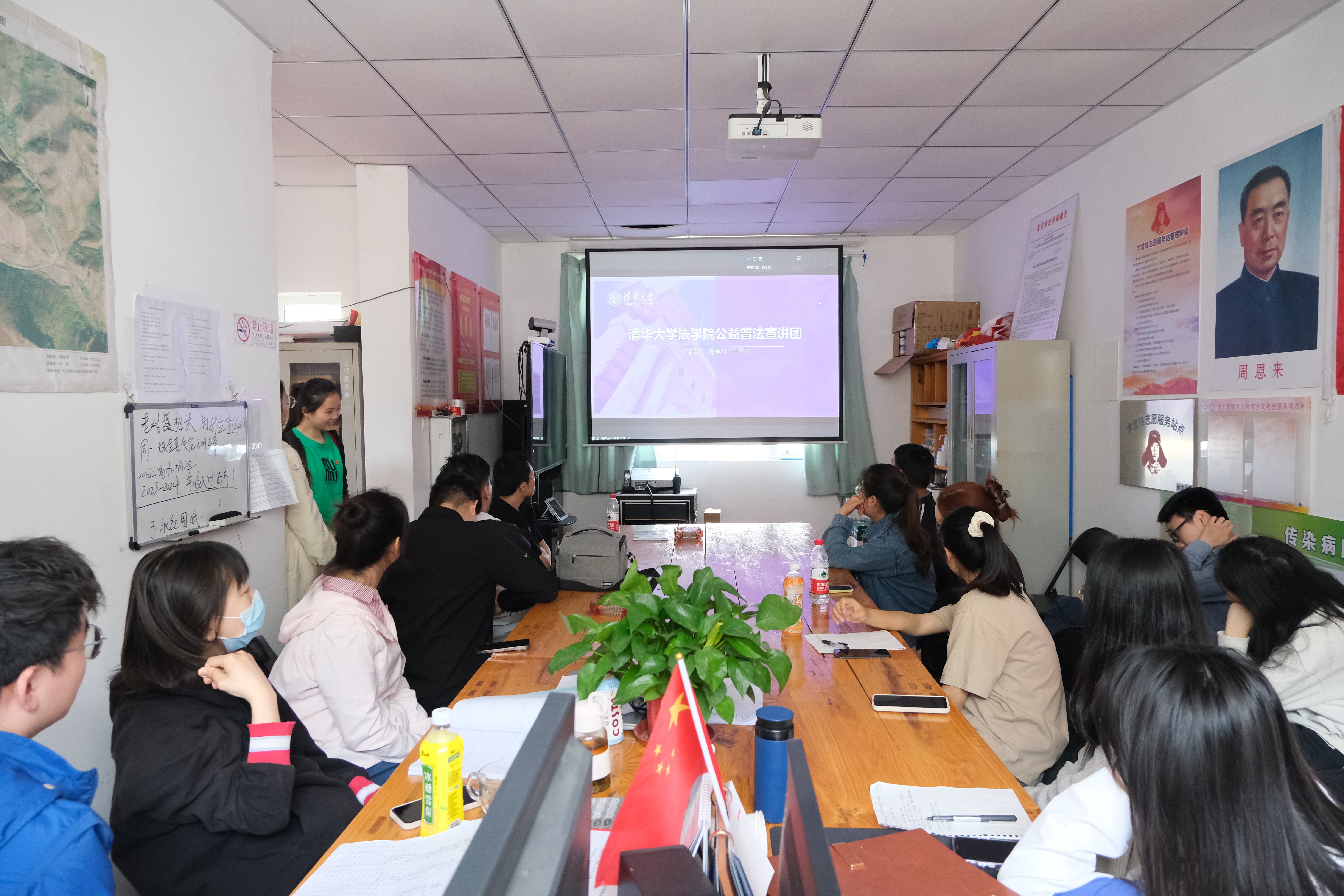 20230523-两校四支部联学共建-法学院-同学们聆听开云app官网下载安卓法学院公益普法宣讲团建设情况.JPG
