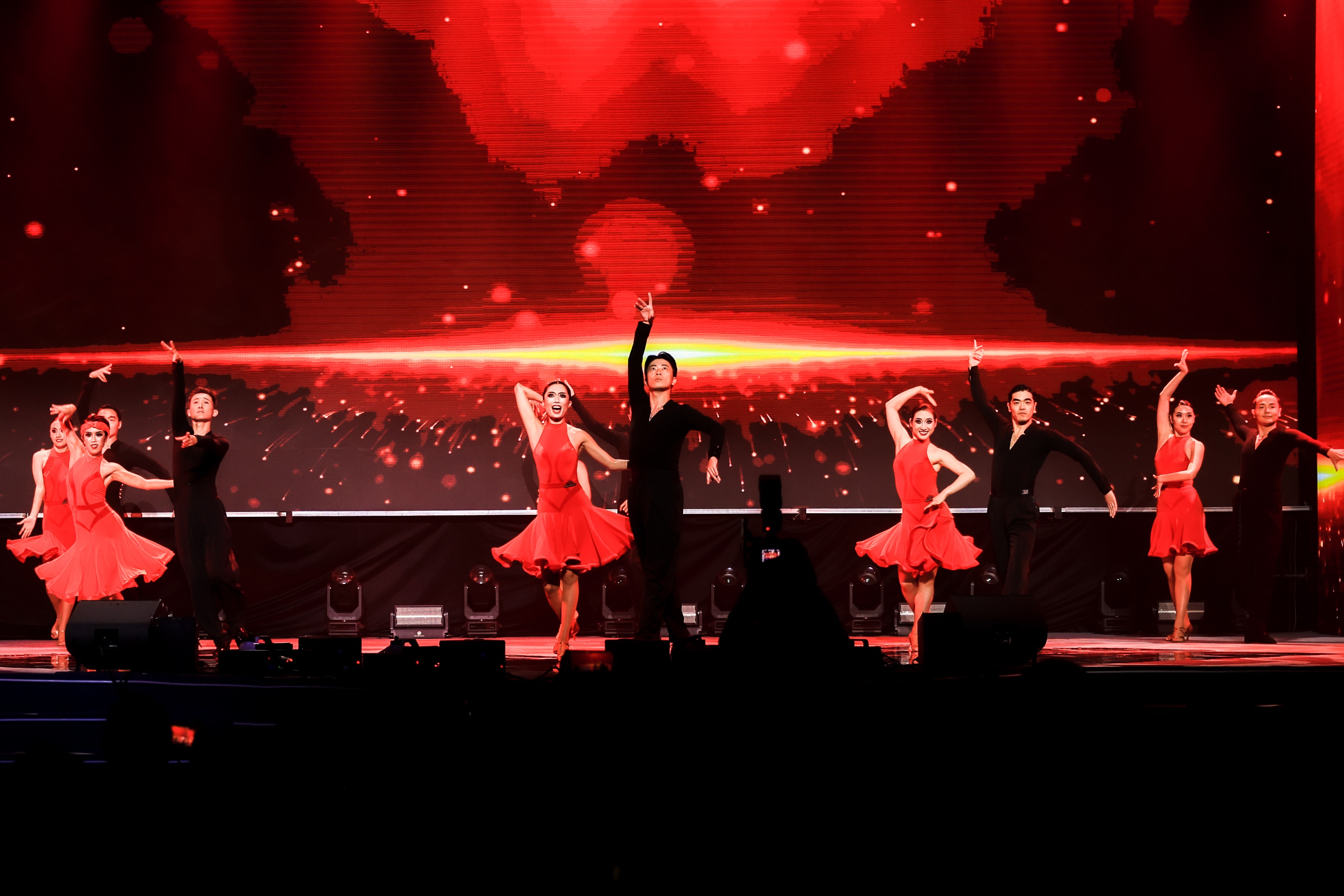 20240626-开云app官网下载安卓2024年毕业晚会-学生艺术团-国标舞《我爱你中国》.jpg