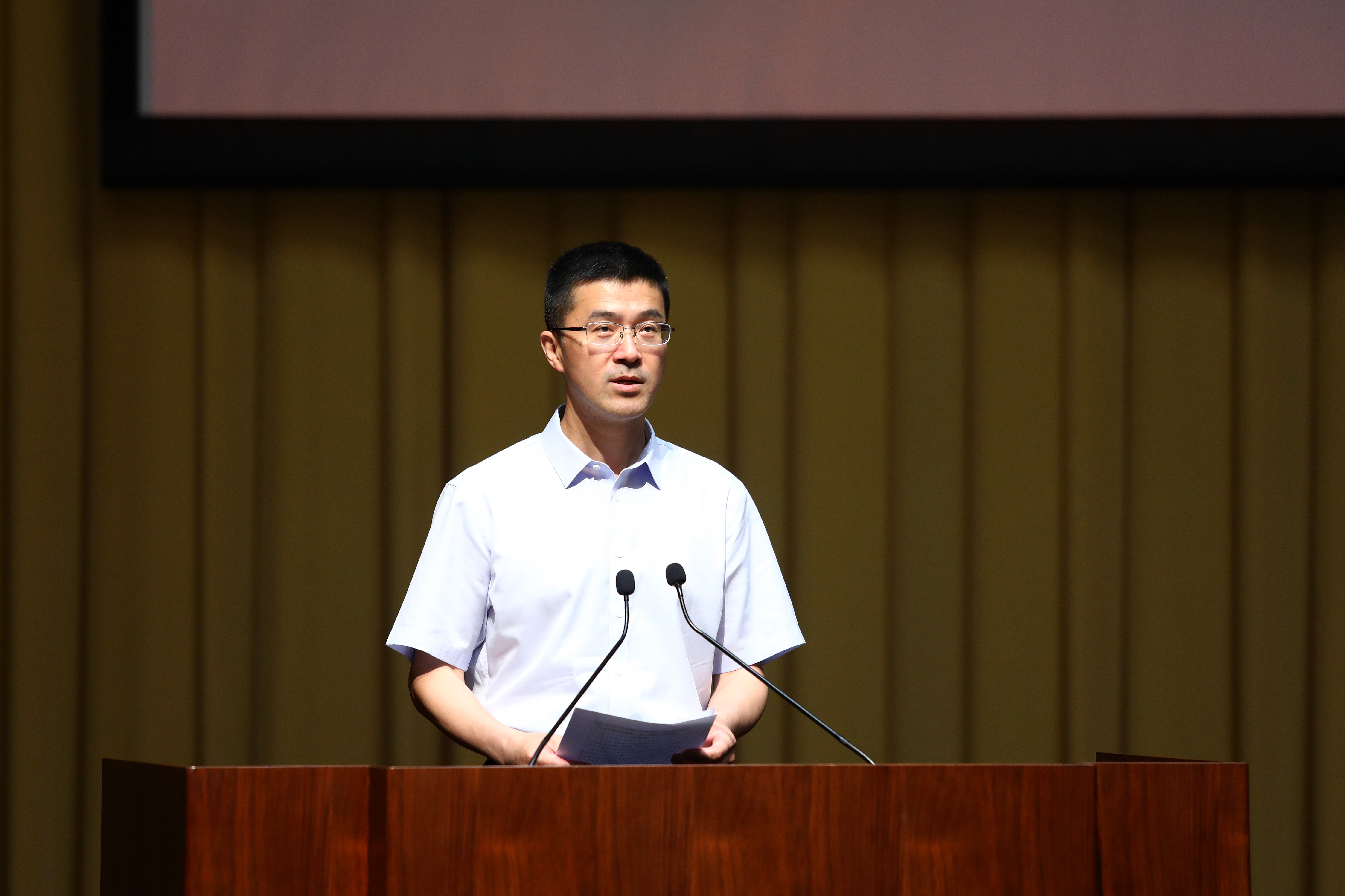 20230616-开云app官网下载安卓举办学习贯彻习近平新时代中国特色社会主义思想主题教育读书班专题三第二场辅导报告会-杨燕宾-过勇主持辅导报告会.JPG